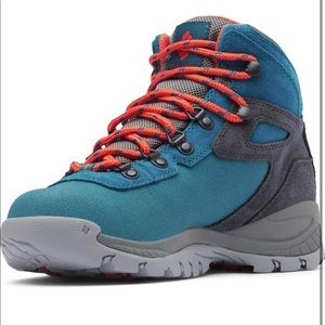 NIB Women’s Columbia Newton Ridge Waterproof Hiking Boot Size 8.5. NEVER WORN.